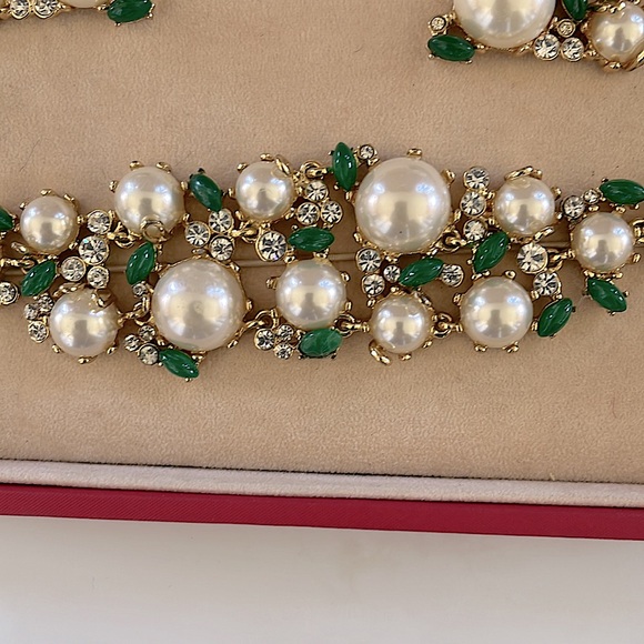 Scaasi CN 80’s Runway Costume Bracelet Earrings Set Gold Tone “Pearl Emeralds” - Picture 4 of 4